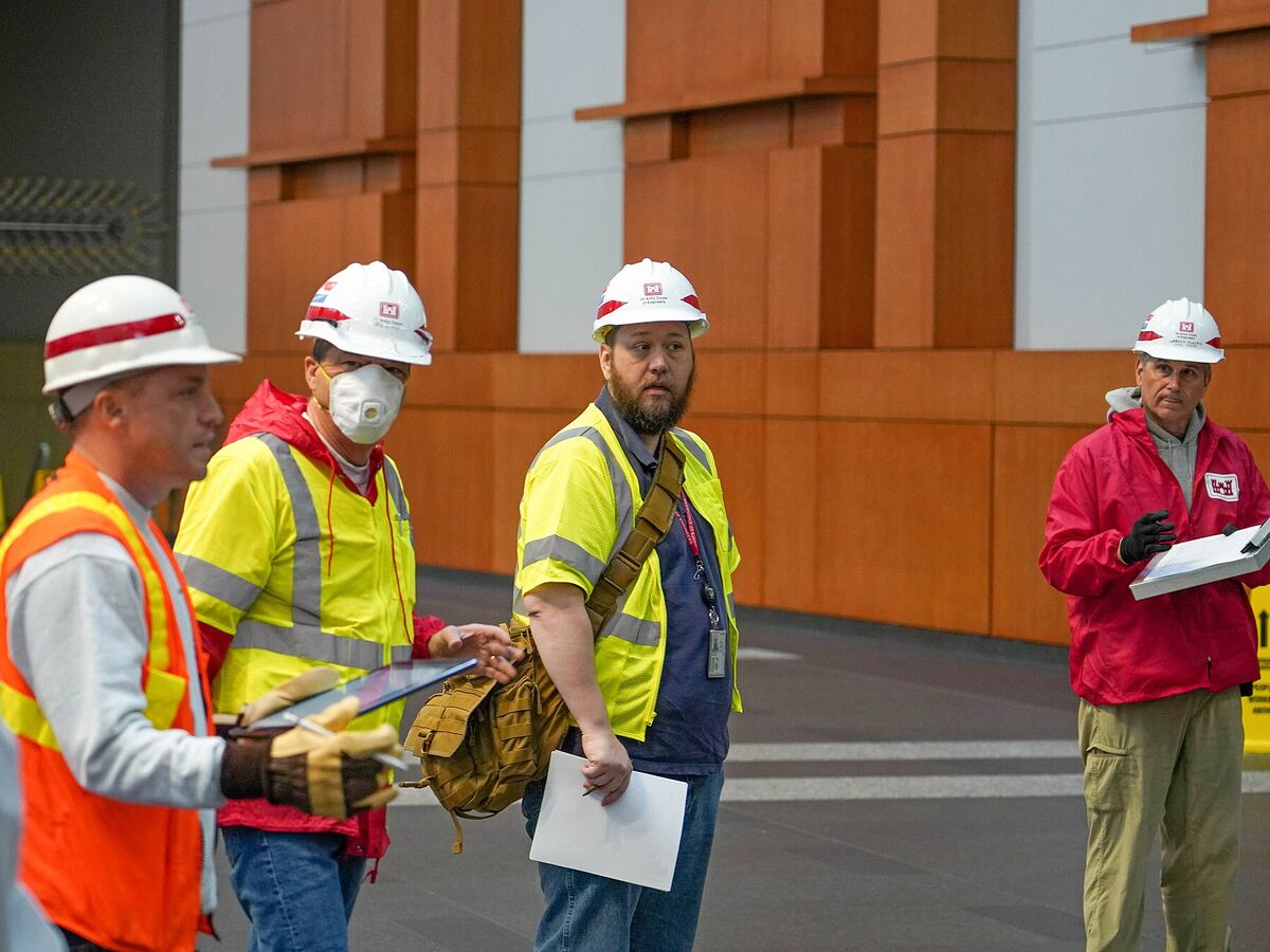 Contract Package Commercial Review, illustrative photo